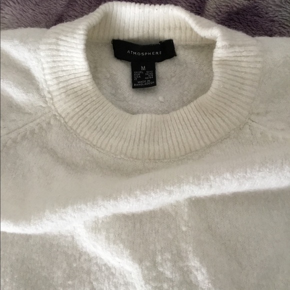 Beautiful white top in great condition - Picture 6 of 8